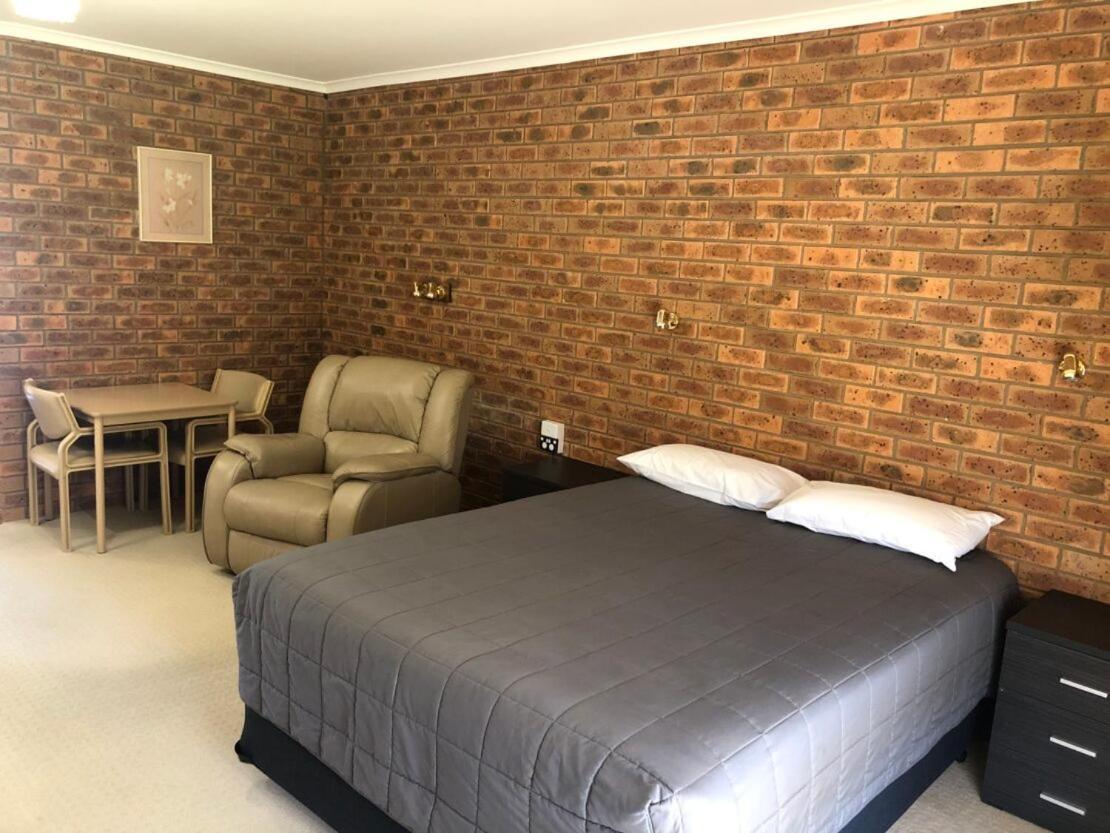 Settlement Motor Inn Дениликуин Екстериор снимка