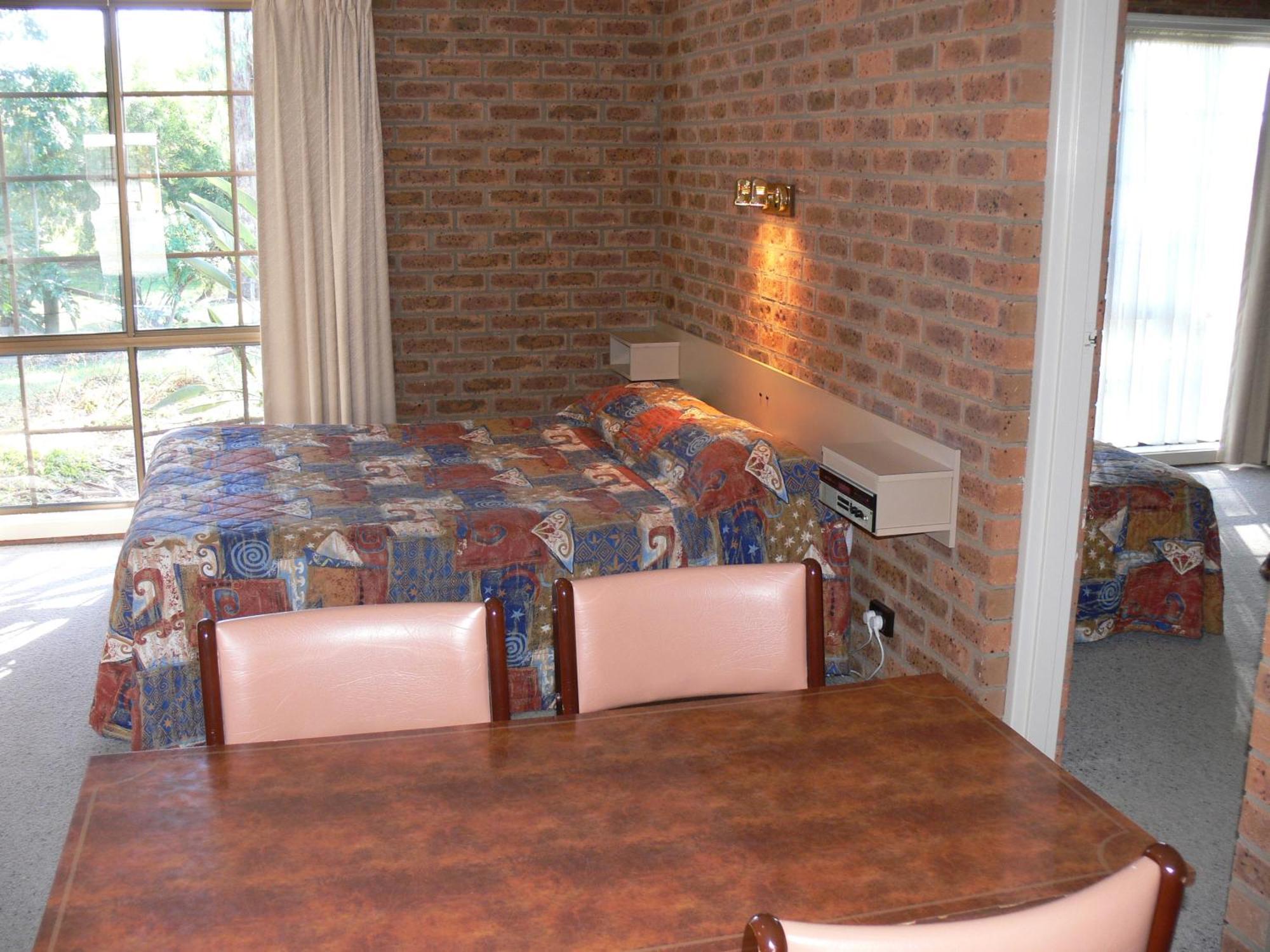 Settlement Motor Inn Дениликуин Екстериор снимка