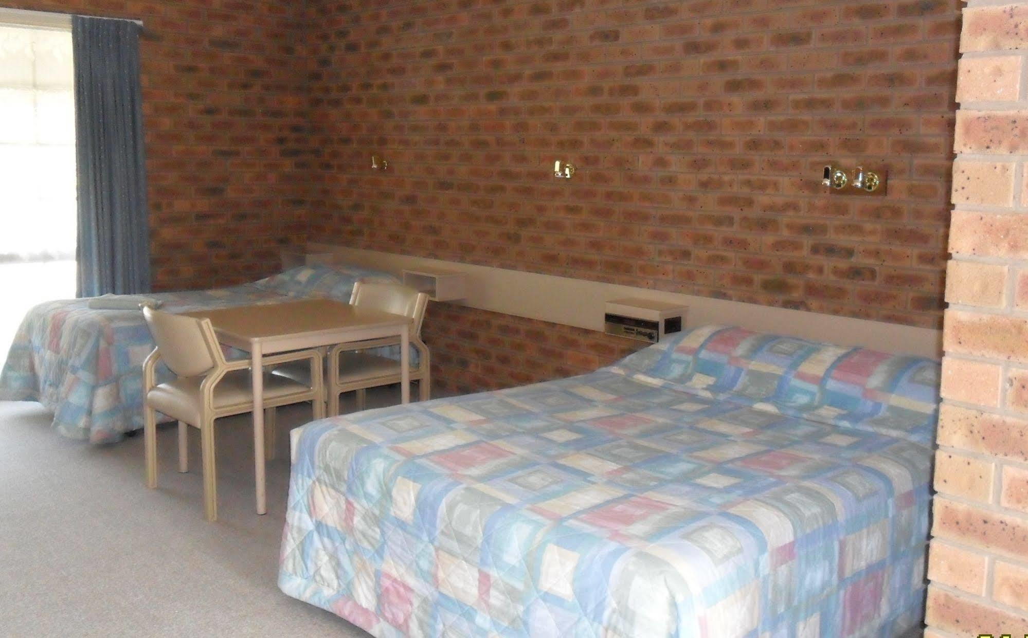 Settlement Motor Inn Дениликуин Екстериор снимка